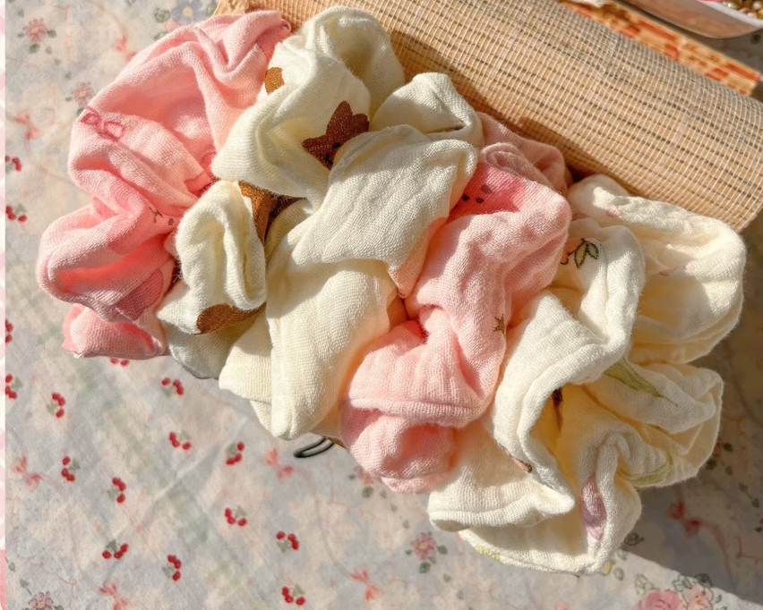 JESMARY – DÂY CỘT TÓC PHỤ KIỆN THỜI TRANG ĐA KIỂU DÁNG CHO SHOP VÀ SALON – CHẤT LƯỢNG, UY TÍN, GIÁ RẺ – TẠI HỒ CHÍ MINH