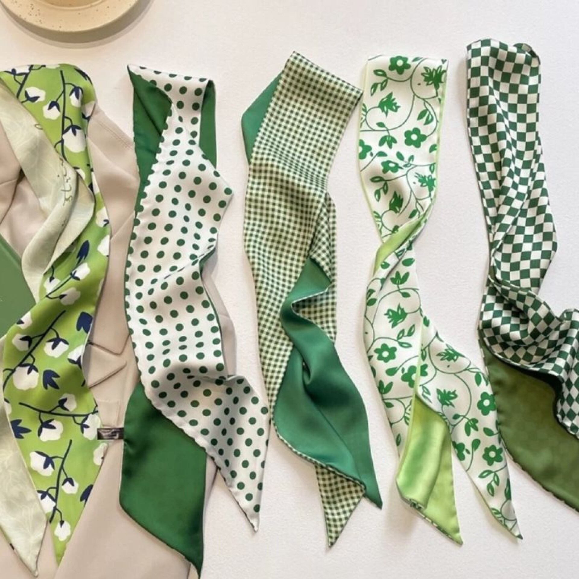 JESMARY – Khăn Twilly In Hình Nghệ Sĩ: Quà Tặng Fandom Độc Đáo Sản Xuất Từ Chất Liệu Cao Cấp