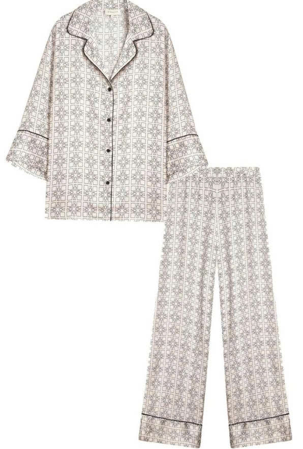 JESMARY - Xưởng Gia Công Đồ Mặc Nhà Thiết Kế & Xưởng Sản Xuất Đồ Pyjama Lụa Theo Yêu Cầu JESMARY: Chiến Lược Nhập Hàng Tận Gốc Cho Chủ Shop Thời T