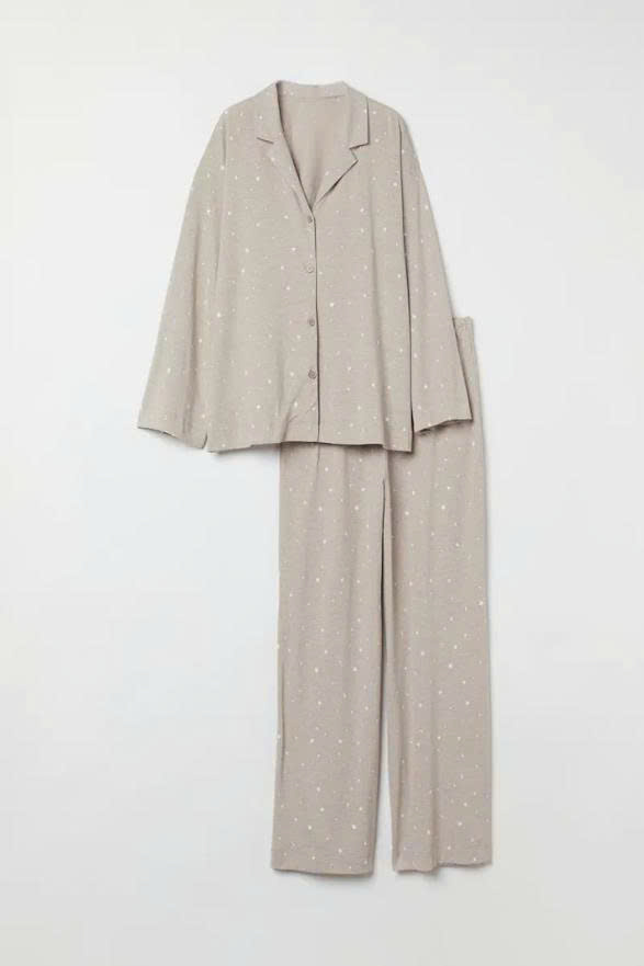 JESMARY - Xưởng May Bộ Đồ Ngủ Lụa Thiết Kế Độc Quyền & Gia Công Pyjama Theo Yêu Cầu JESMARY: Giải Pháp Tối Ưu Cho Chuỗi Cửa Hàng Thời Trang B2B