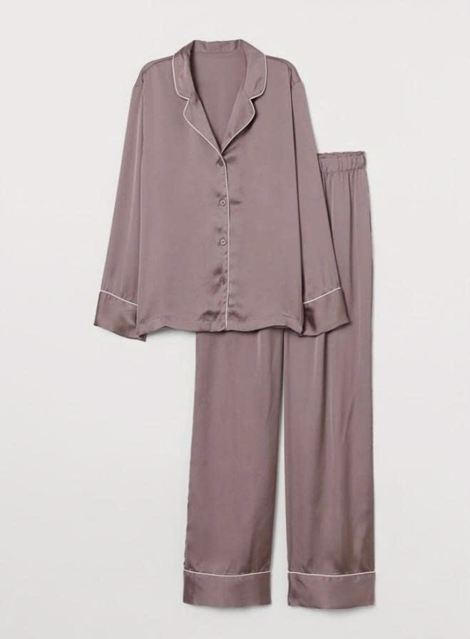 JESMARY - Xưởng May Bộ Đồ Ngủ Lụa Satin Cao Cấp & Xưởng Sản Xuất Đồ Pyjama Lụa Theo Yêu Cầu JESMARY: Chiến Lược Tối Ưu Hóa Biên Độ Lợi Nhuận B2B